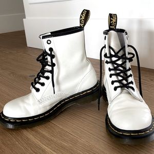 BEAUTIFUL DOC MARTENS! These shoes are stunning, a new necessity for you closet!